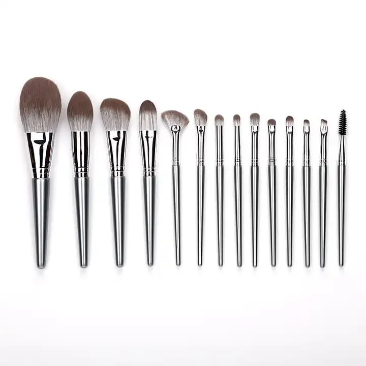 Travel friendly brush set