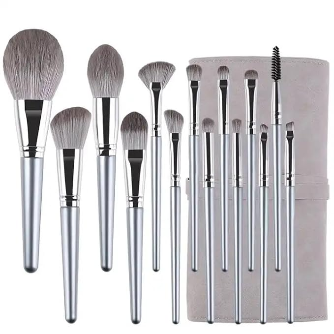 Travel friendly brush set